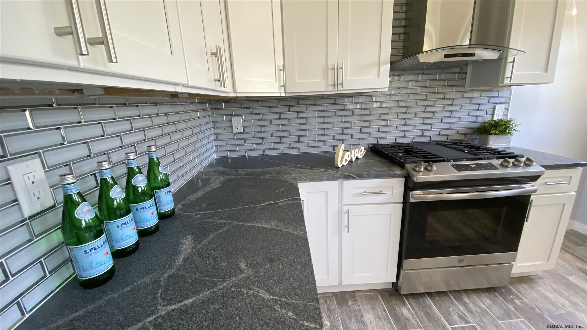33 Hunting Road Colonie, NY 12205 - Photo 7 of 31 Photo 7