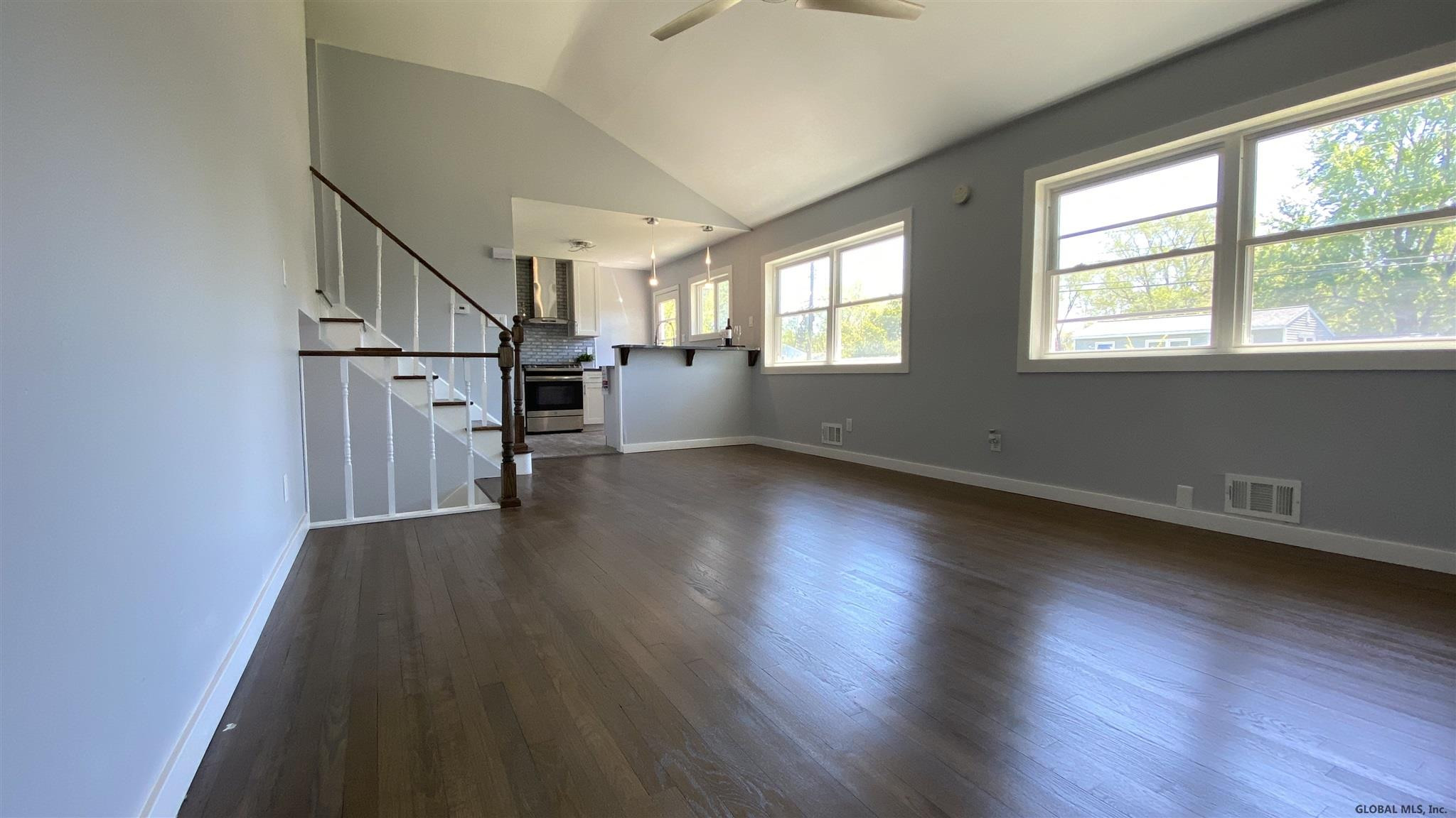 33 Hunting Road Colonie, NY 12205 - Photo 9 of 31 Photo 9
