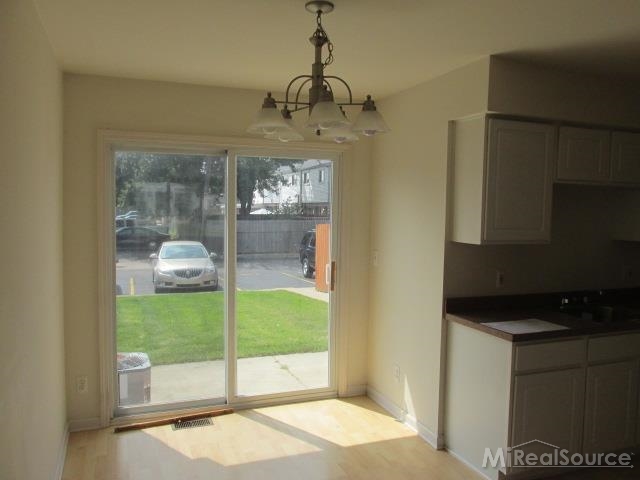 20144 15 Mile Road, Unit 197 Clinton Township, MI 48035 - Photo 4 of 26 31223921-3.JPG