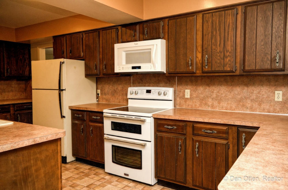 2530 Bedford Road Lansing, MI 48911 - Photo 19 of 46 Kitchen v2