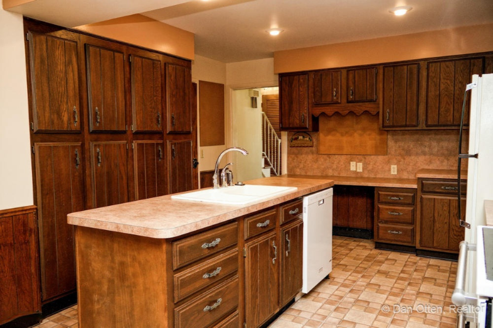 2530 Bedford Road Lansing, MI 48911 - Photo 20 of 46 Kitchen v3