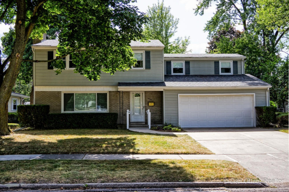 2530 Bedford Road Lansing, MI 48911 - Photo 2 of 46 House Front v2