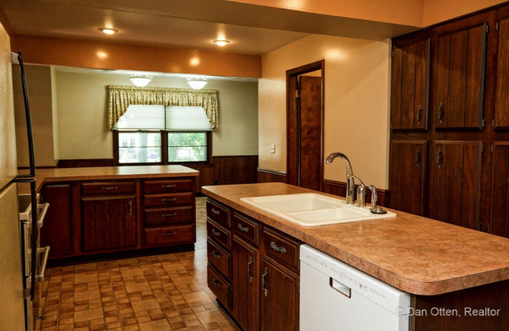 2530 Bedford Road Lansing, MI 48911 - Photo 21 of 46 Kitchen v4