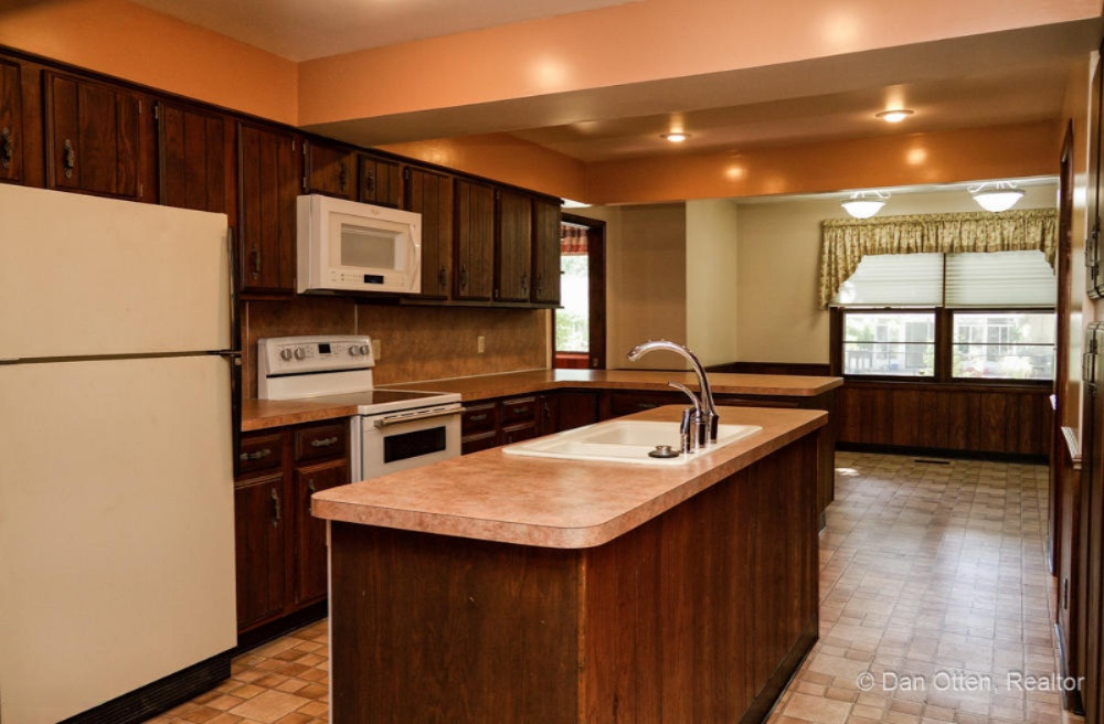 2530 Bedford Road Lansing, MI 48911 - Photo 22 of 46 Kitchen v5