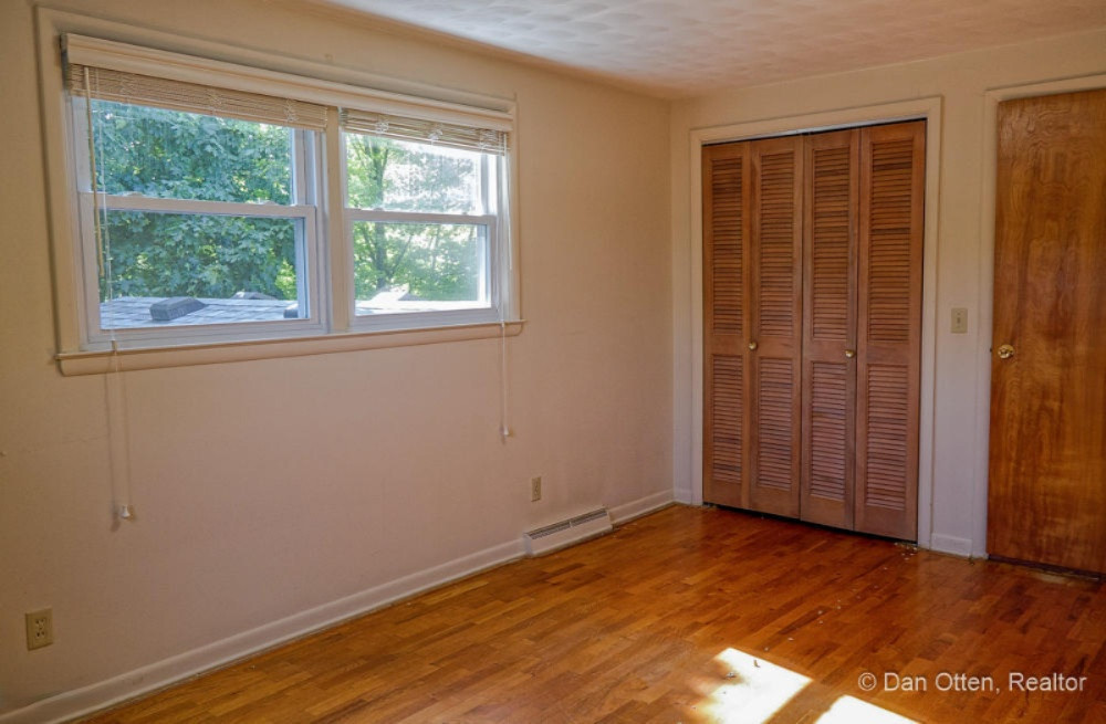 2530 Bedford Road Lansing, MI 48911 - Photo 36 of 46 Bedroom 3 v3