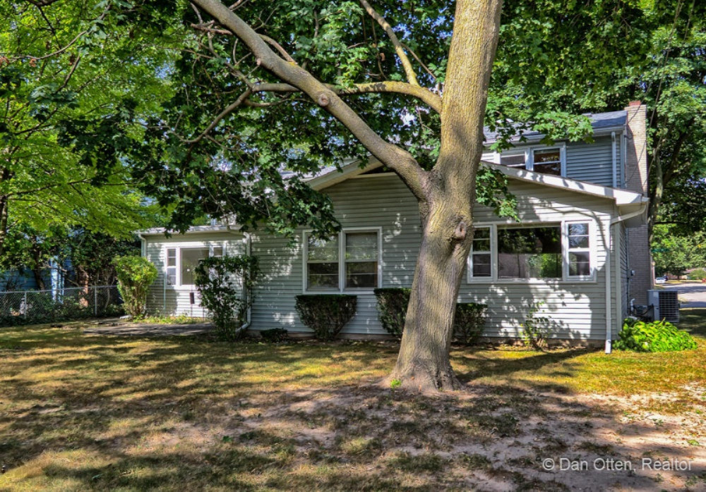 2530 Bedford Road Lansing, MI 48911 - Photo 44 of 46 House Back