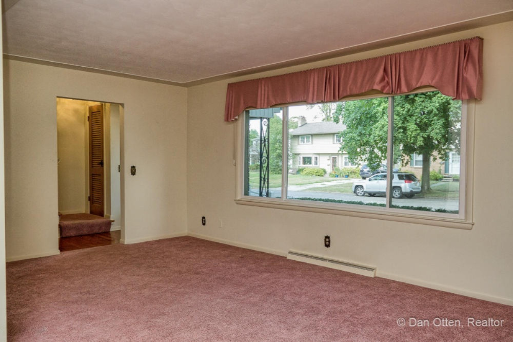2530 Bedford Road Lansing, MI 48911 - Photo 6 of 46 Front Living Area v3