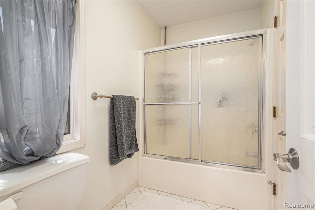 1306 Kings Pointe Road Grand Blanc, MI 48439 - Photo 23 of 35