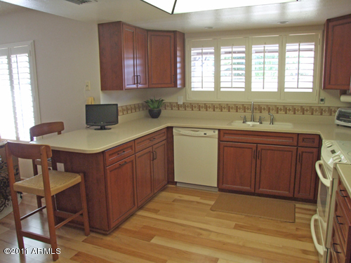 4517 East Hearn Road Phoenix, AZ 85032 - Photo 11 of 25 Kitchen
