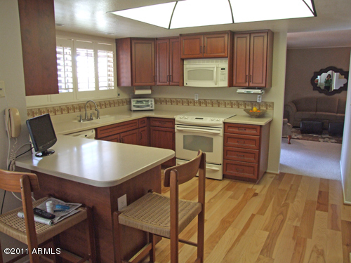4517 East Hearn Road Phoenix, AZ 85032 - Photo 12 of 25 Kitchen