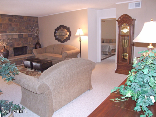 4517 East Hearn Road Phoenix, AZ 85032 - Photo 17 of 25 Entry to Master