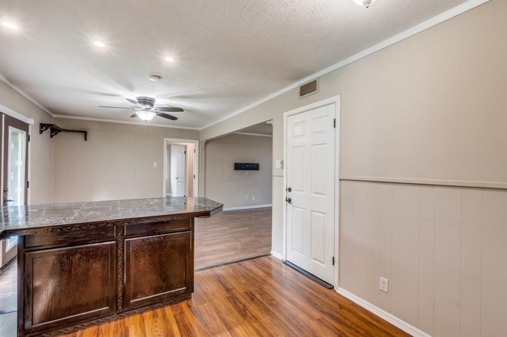 11049 Paddock Circle Dallas, TX 75238 - Photo 10 of 27 Gallery Image 10