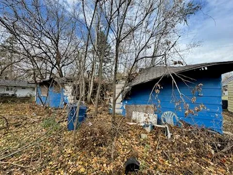a house view with a backyard space