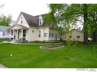 633 Locust Carrollton, IL 62016 - Photo 1 of 24 Gallery Image 1
