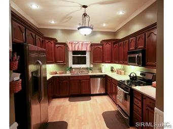 633 Locust Carrollton, IL 62016 - Photo 5 of 24 Gallery Image 5