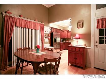 633 Locust Carrollton, IL 62016 - Photo 8 of 24 Gallery Image 8