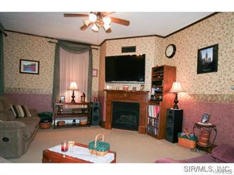 633 Locust Carrollton, IL 62016 - Photo 9 of 24 Gallery Image 9