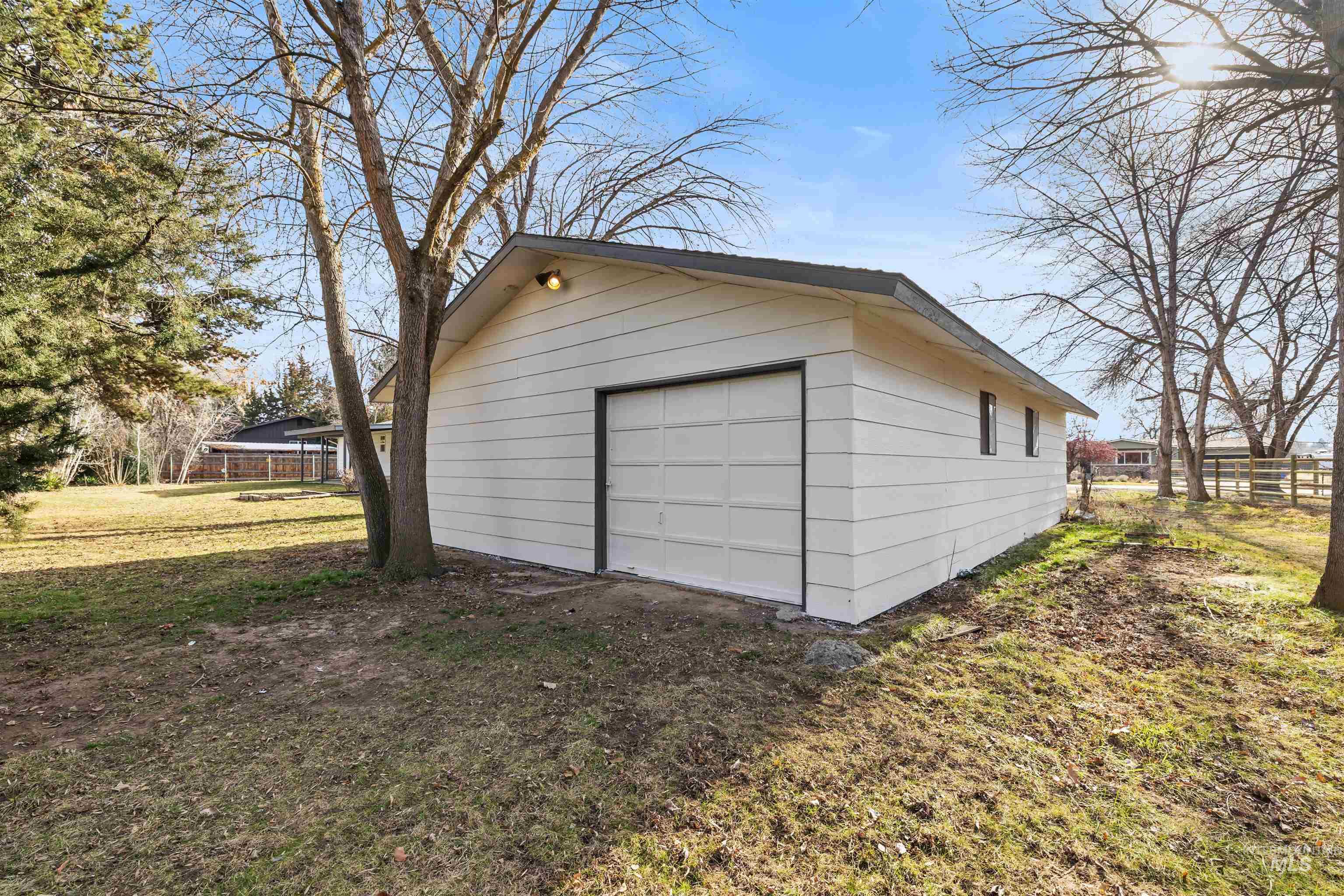7144 West Diamond Street Boise, ID 83709 - Photo 33 of 47 View of detached garage