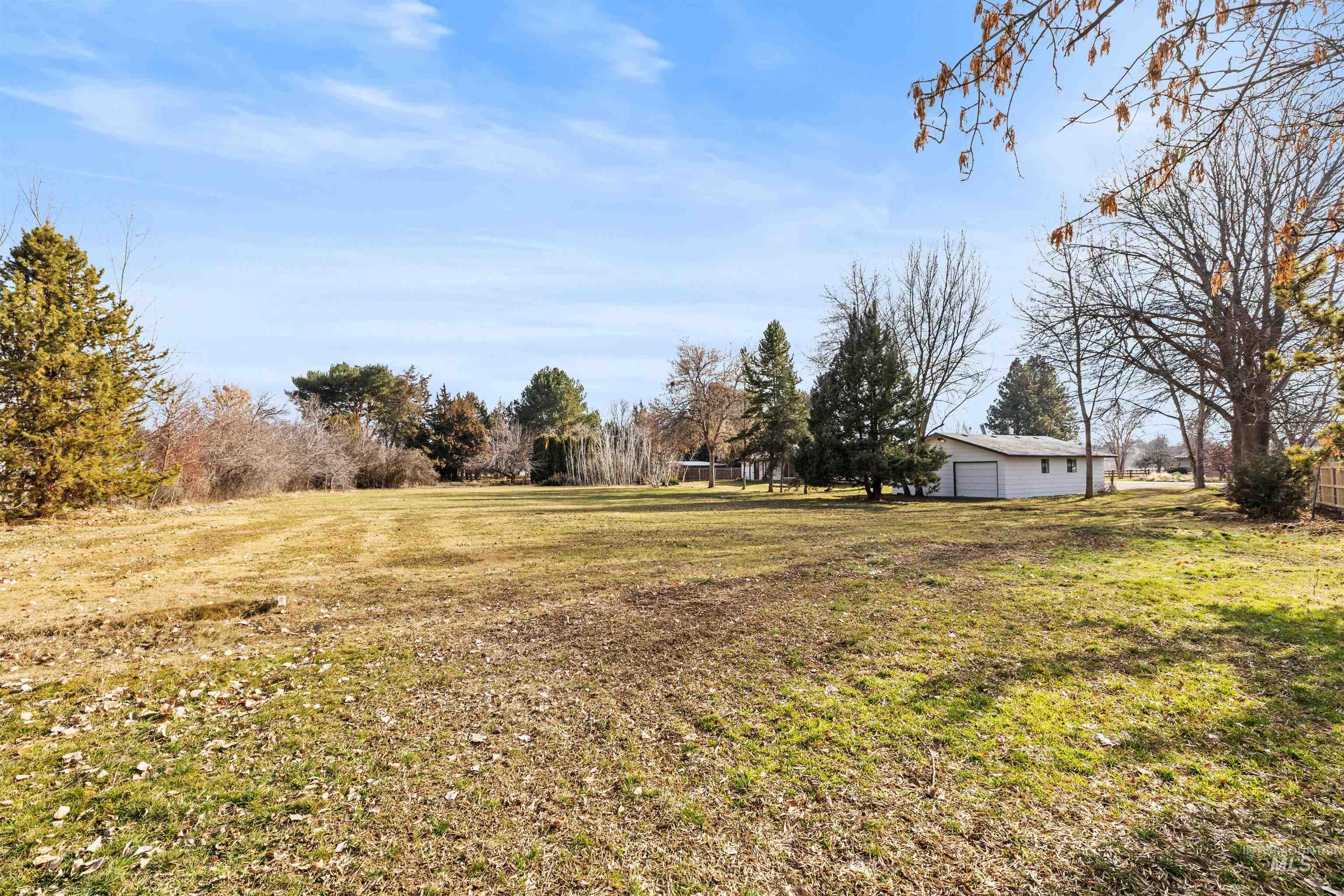 7144 West Diamond Street Boise, ID 83709 - Photo 40 of 47 View of grassy yard