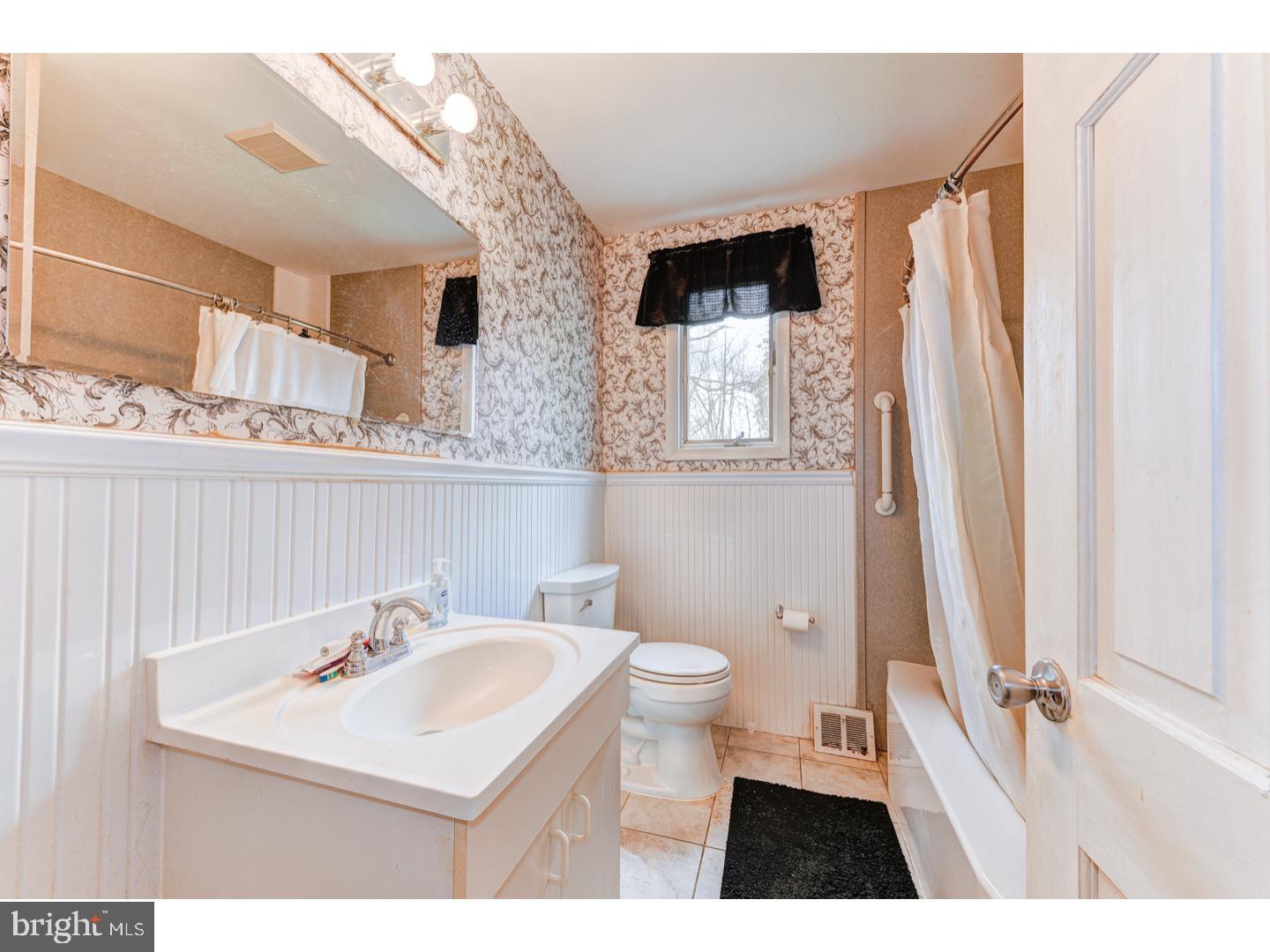 986 Independence Road Warminster, PA 18974 - Photo 12 of 13 Gallery Image 12