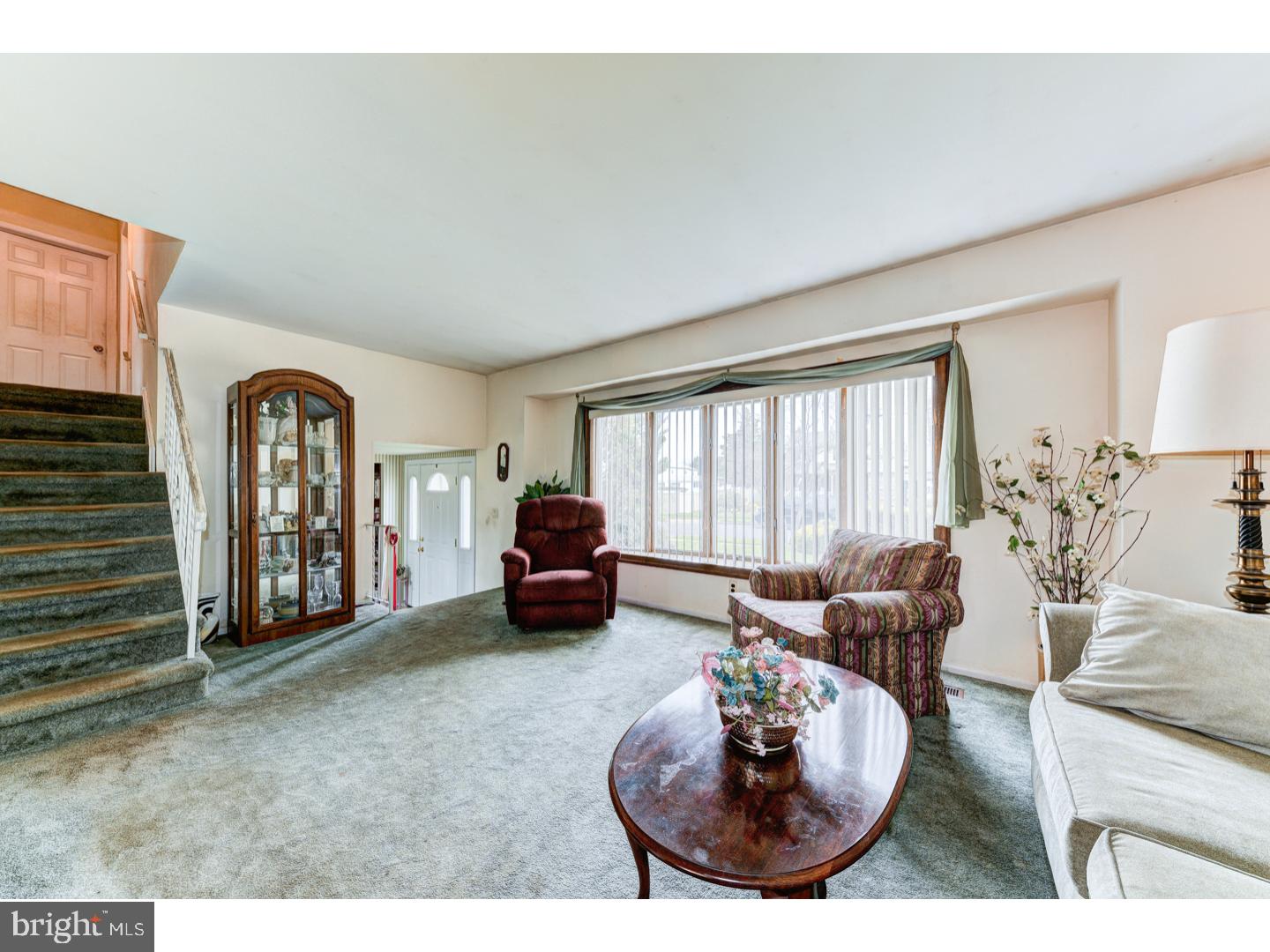 986 Independence Road Warminster, PA 18974 - Photo 4 of 13 Gallery Image 4