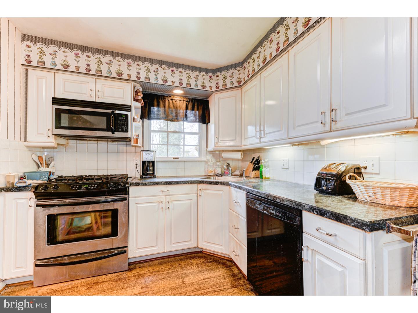 986 Independence Road Warminster, PA 18974 - Photo 7 of 13 Gallery Image 7