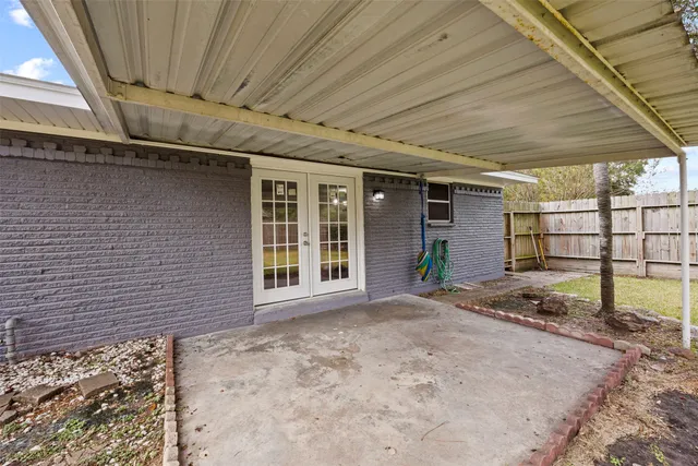 a view of a porch of the house