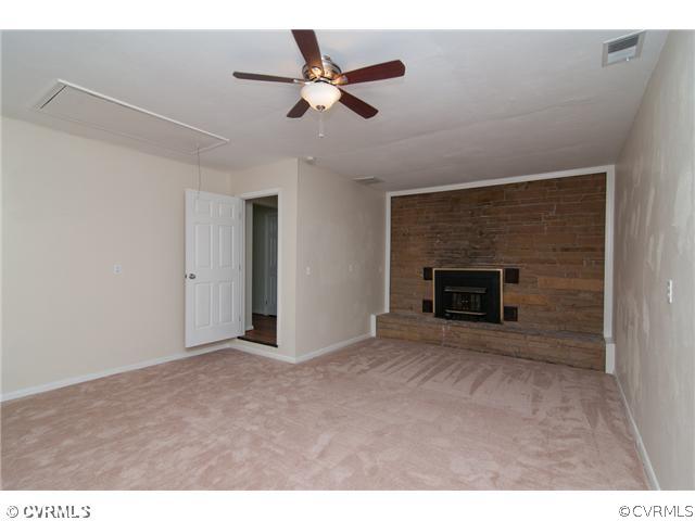 1404 Portlock Road Chesapeake, VA 23324 - Photo 5 of 23 Den/Family/Great Room