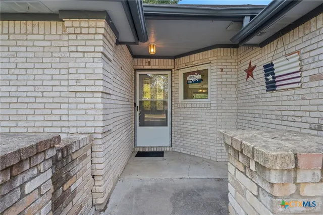 a view of entryway door of the house