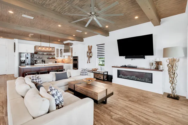 a view of entryway with washer and dryer