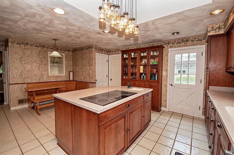 596 McCombs Road Venetia, PA 15367 - Photo 8 of 25