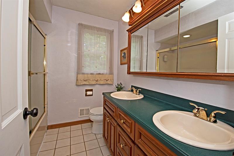 596 McCombs Road Venetia, PA 15367 - Photo 10 of 25