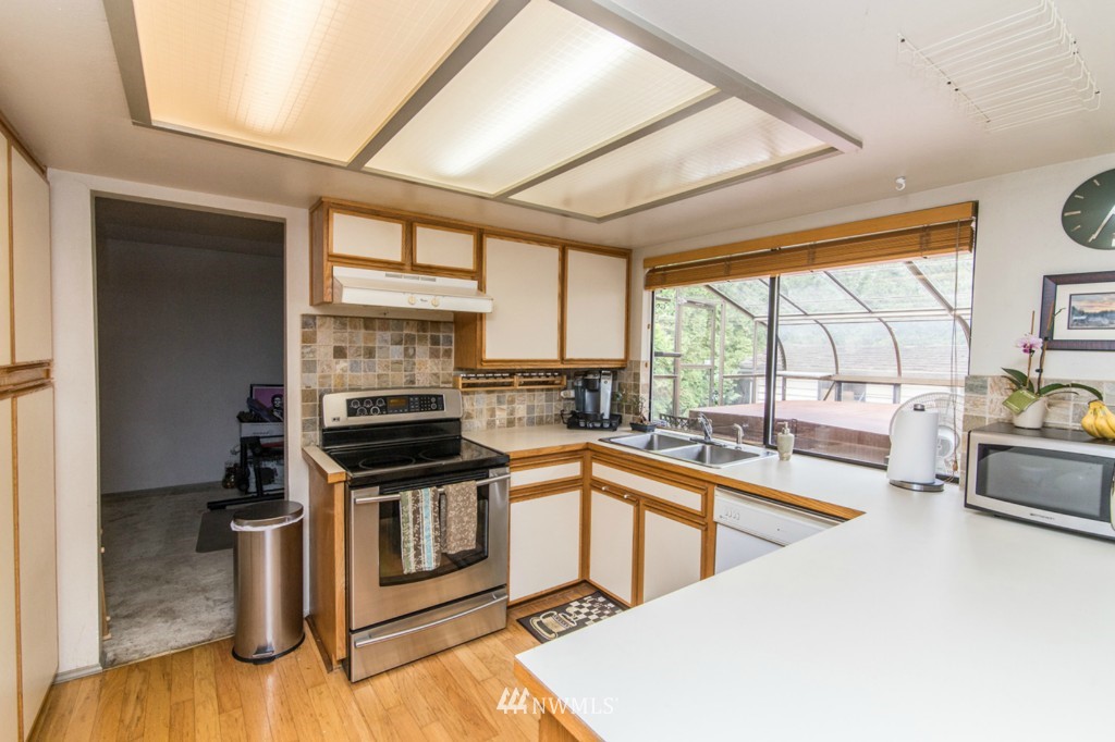 13070 Southeast 161st Street Renton, WA 98058 - Photo 6 of 25 Gallery Image 6
