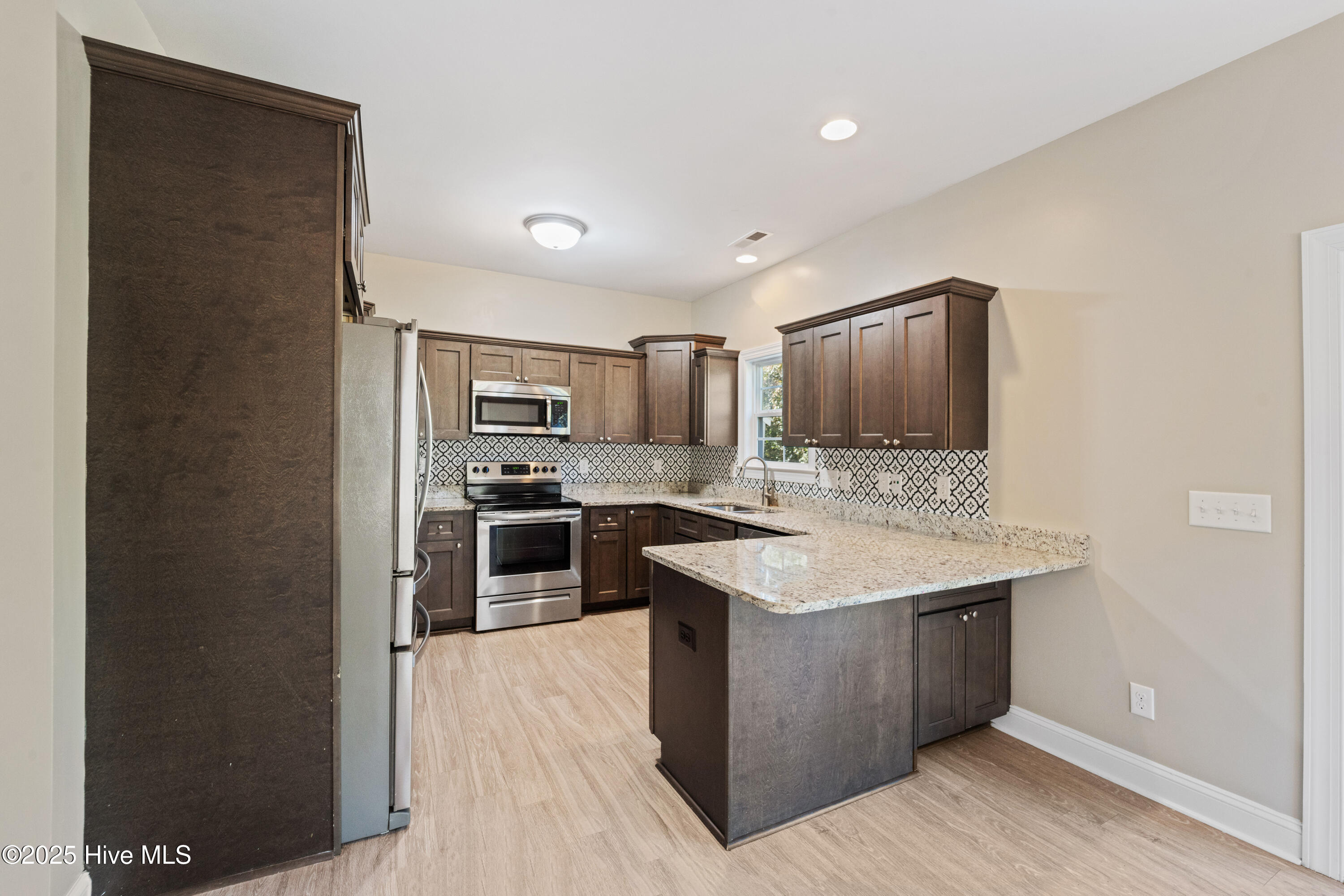 105 Rita Lane Hampstead, NC 28443 - Photo 6 of 32 Kitchen