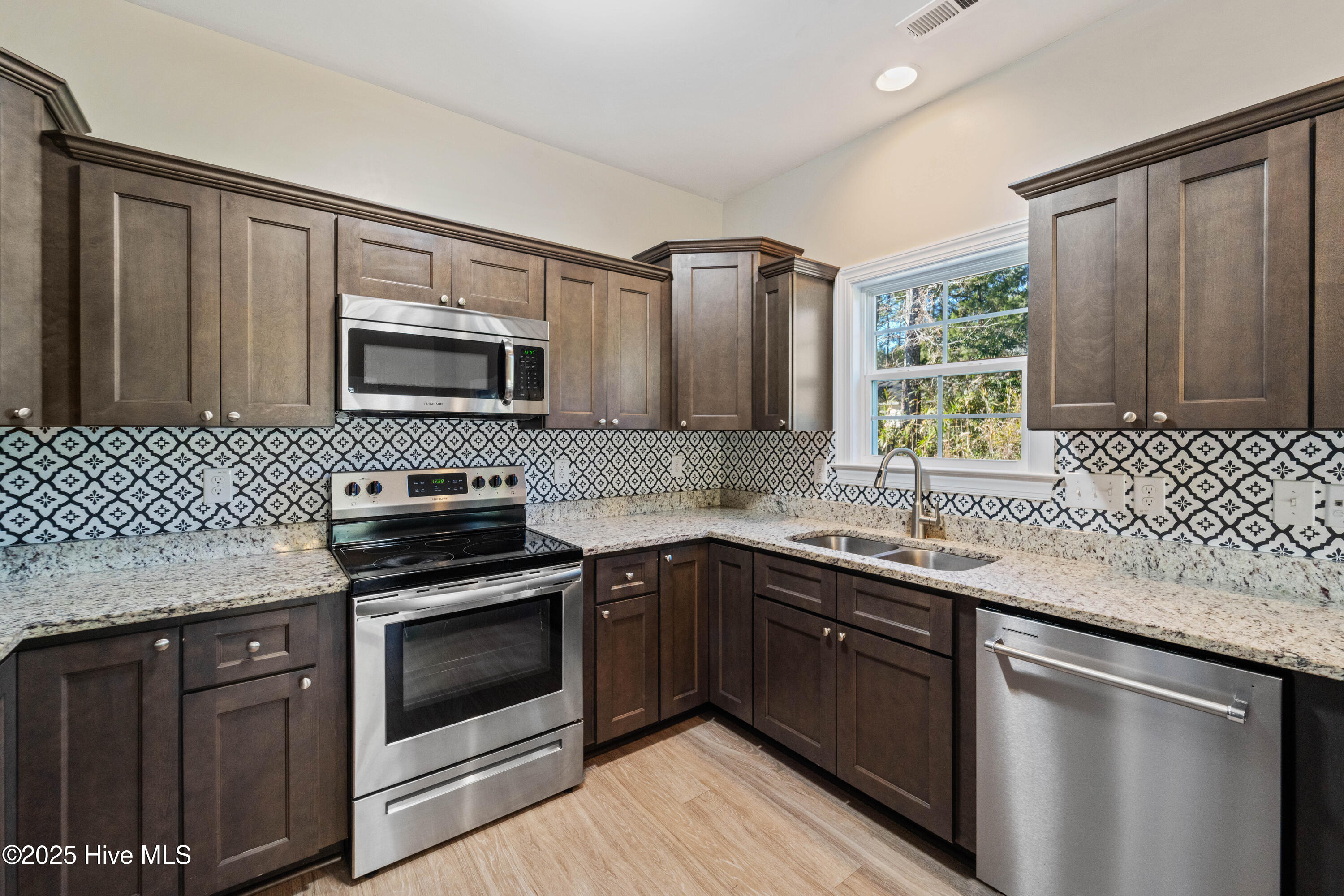 105 Rita Lane Hampstead, NC 28443 - Photo 7 of 32 Kitchen