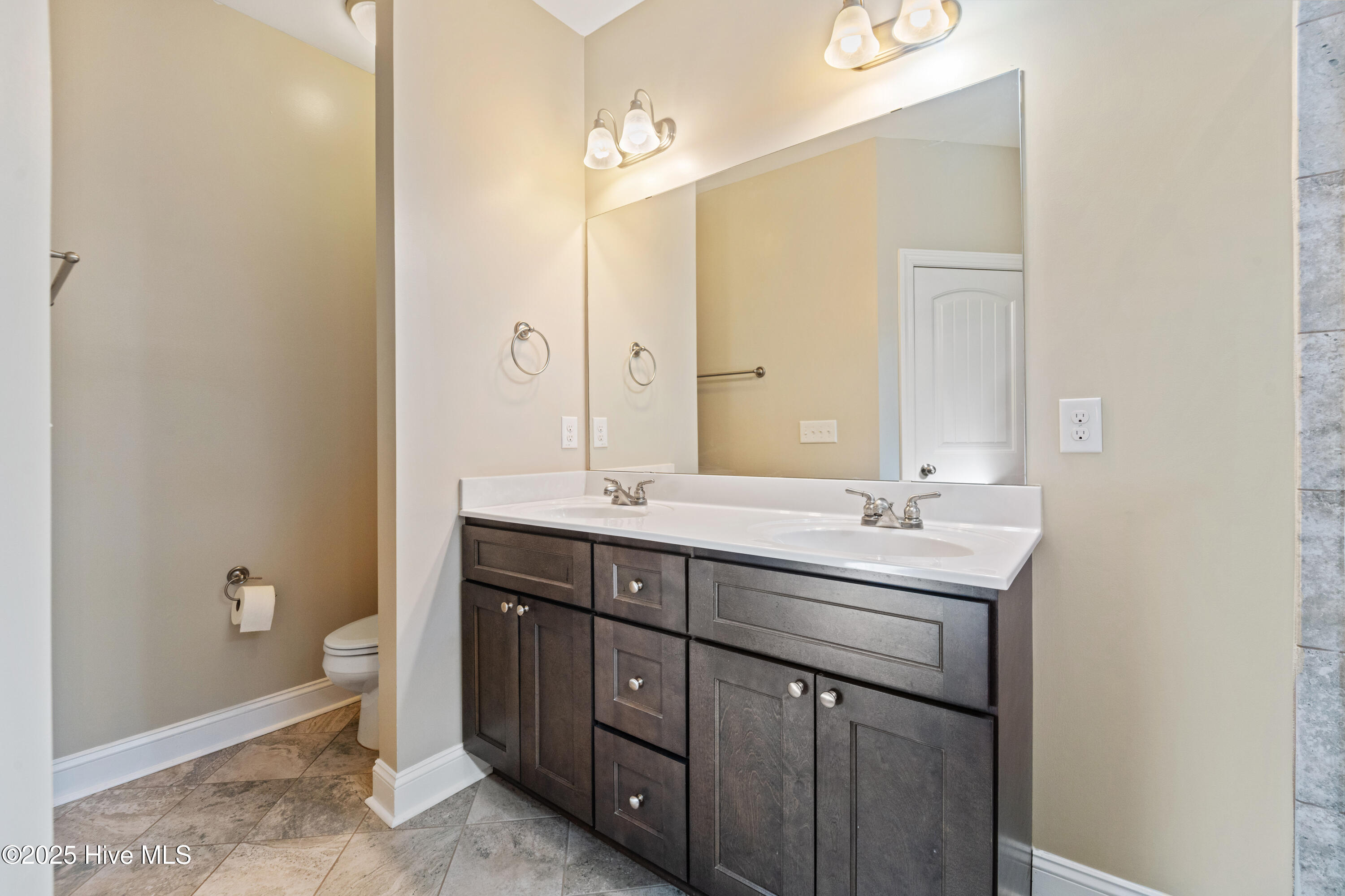 105 Rita Lane Hampstead, NC 28443 - Photo 11 of 32 Primary Bathroom