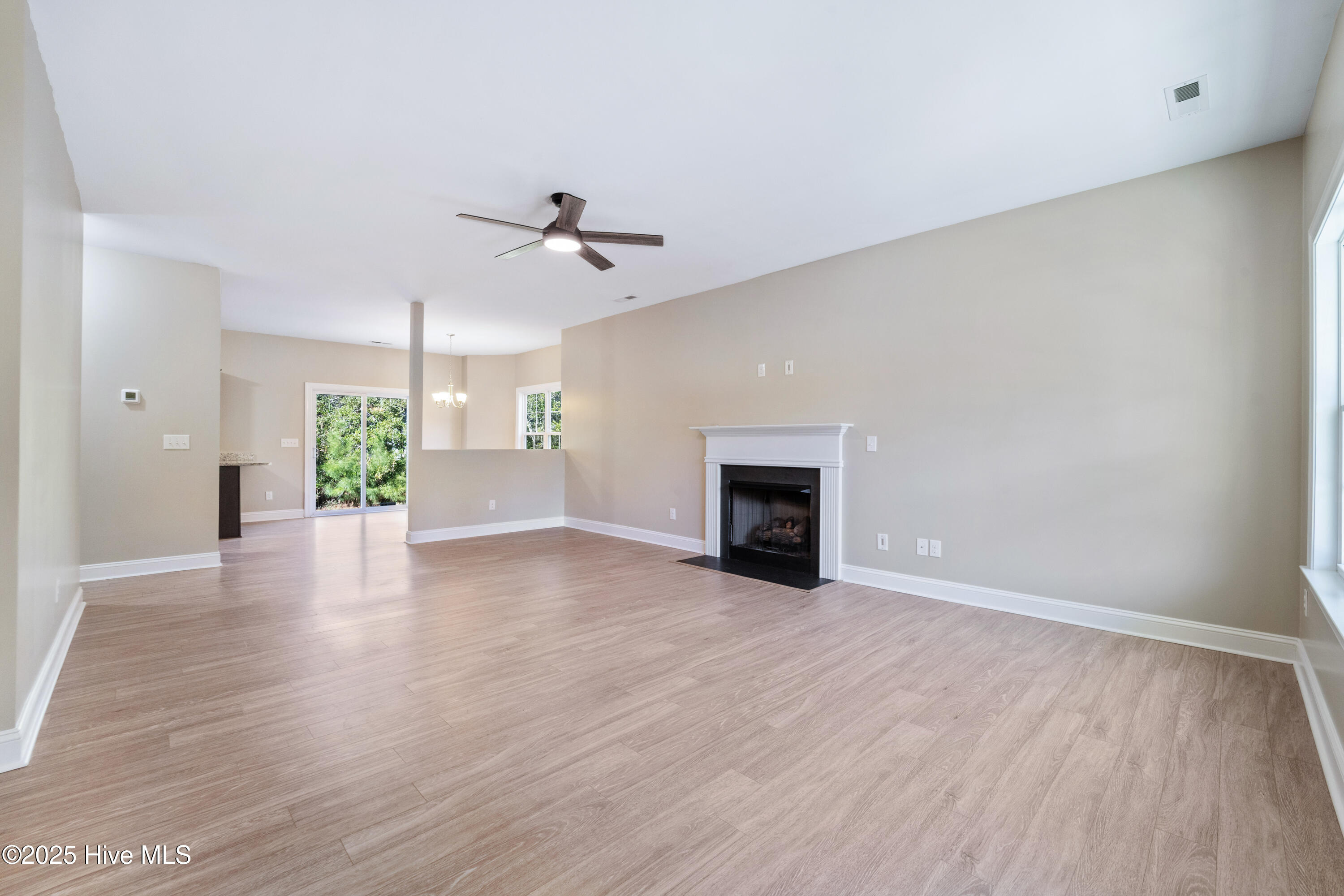 105 Rita Lane Hampstead, NC 28443 - Photo 3 of 32 Living Room