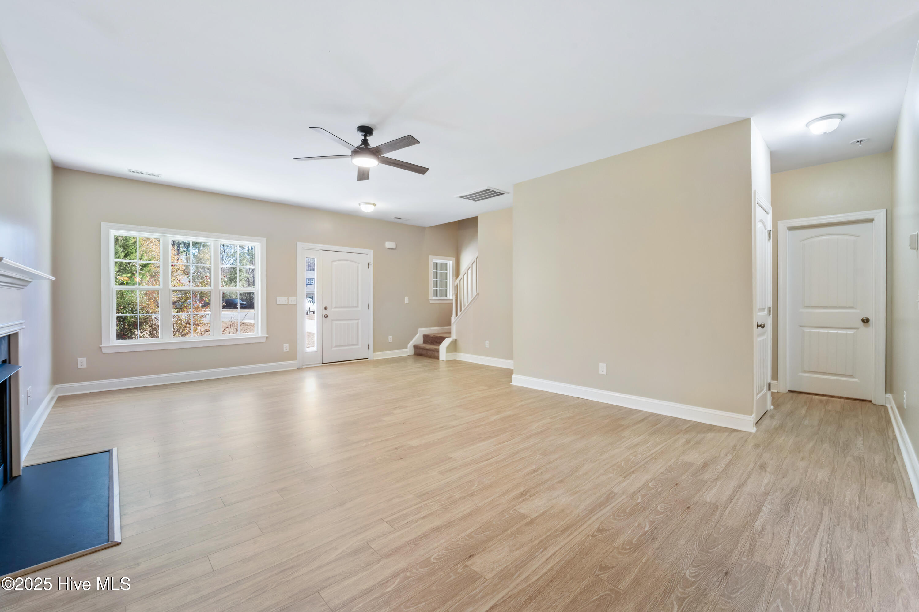 105 Rita Lane Hampstead, NC 28443 - Photo 4 of 32 Living Room