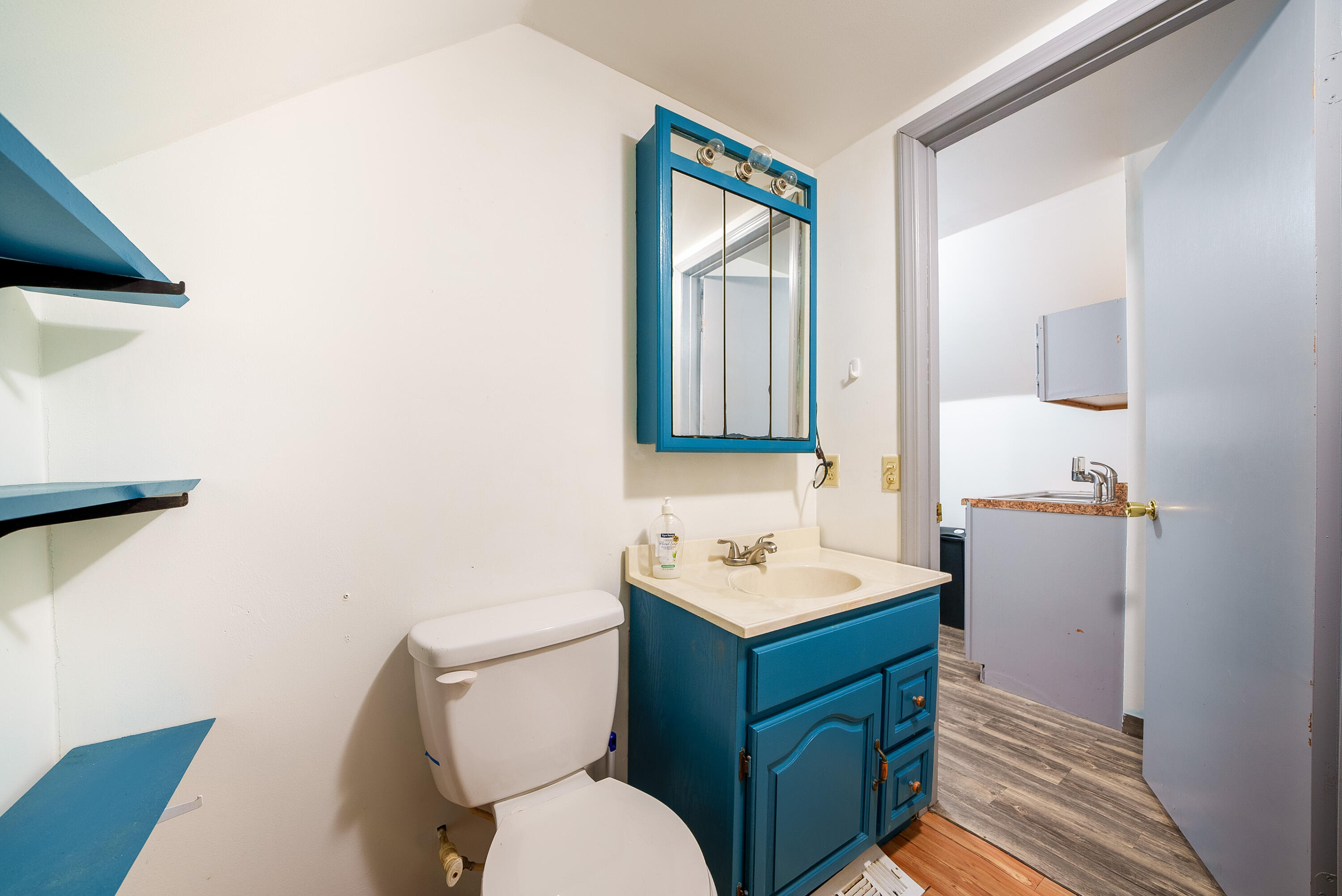 1752 Barnes Road Muskegon, MI 49442 - Photo 23 of 46 20. Upstairs Bathroom 1-1