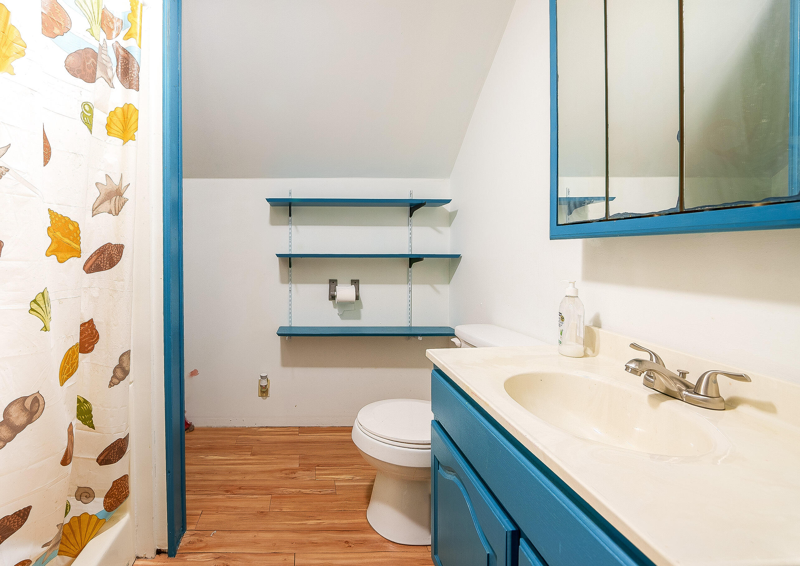 1752 Barnes Road Muskegon, MI 49442 - Photo 24 of 46 21. Upstairs Bathroom 1-2