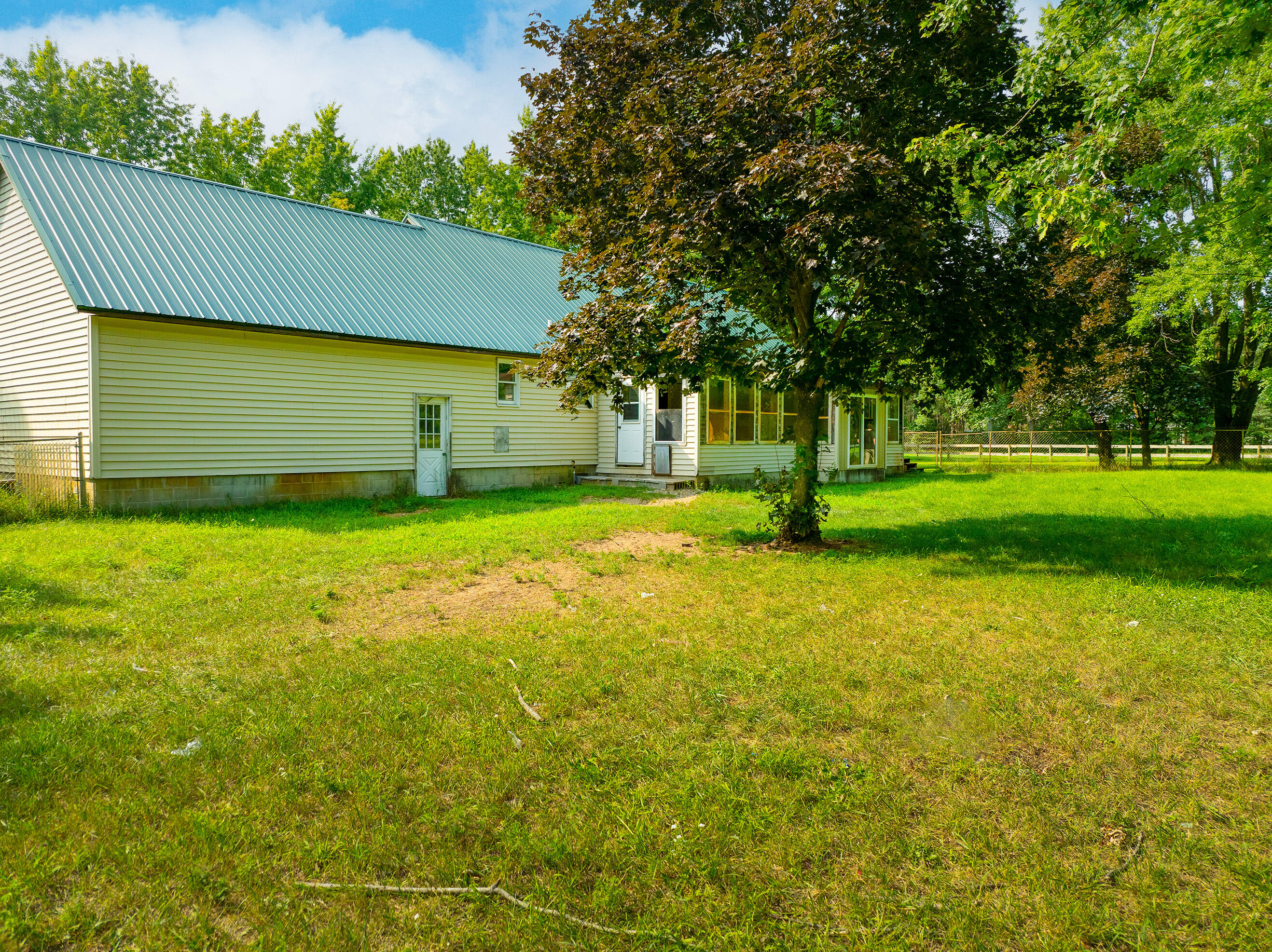 1752 Barnes Road Muskegon, MI 49442 - Photo 45 of 46 5. Rear - Left Corner