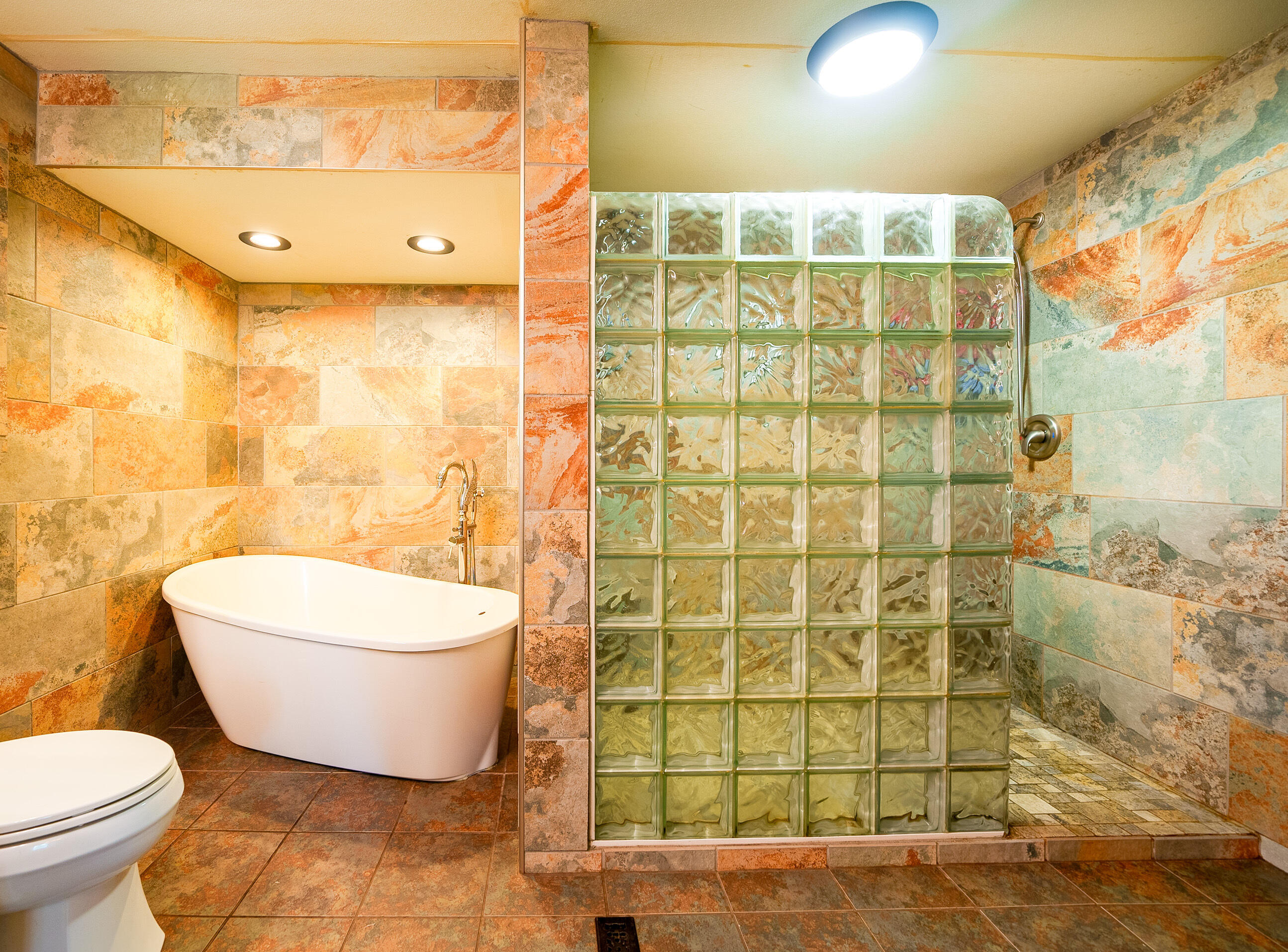 1752 Barnes Road Muskegon, MI 49442 - Photo 10 of 46 8. Main Bathroom 1-2