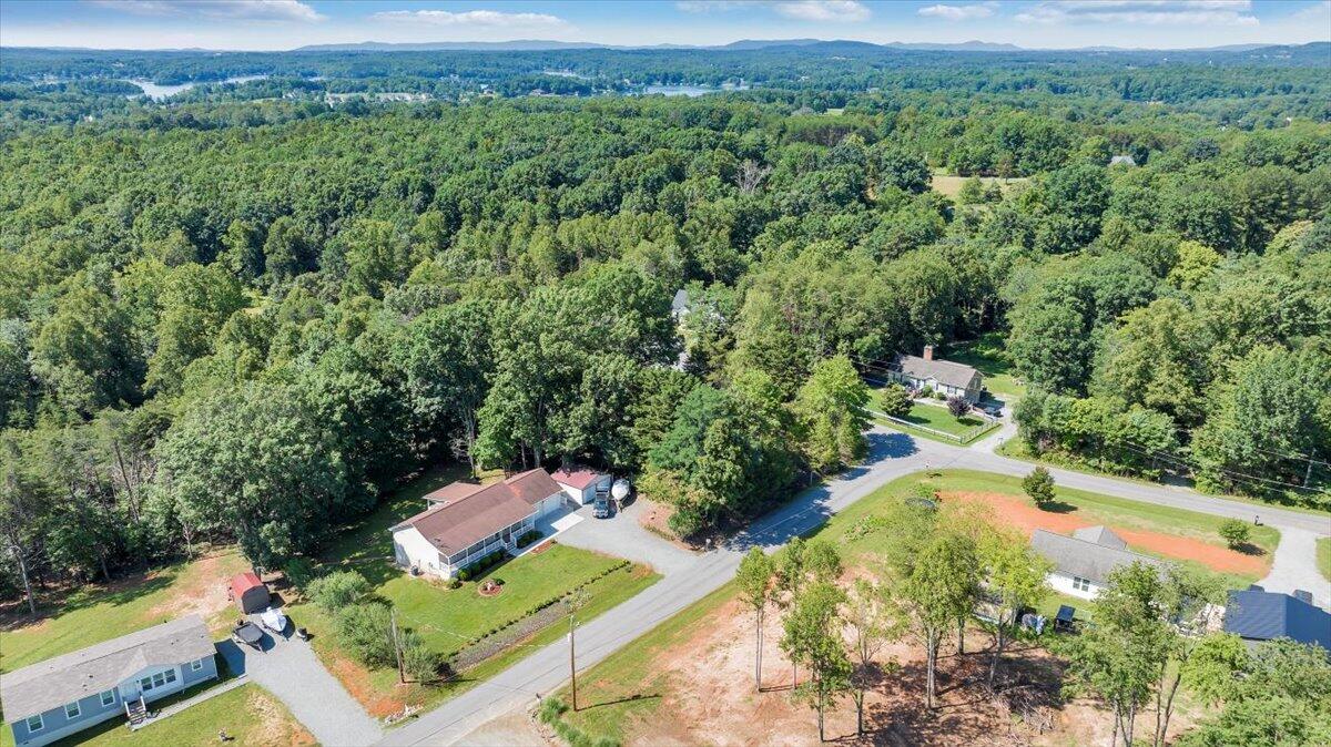 95 Stripers Landing Road Moneta, VA 24121 - Photo 11 of 27 23-DJI_20250620084455_0022_D_MIB