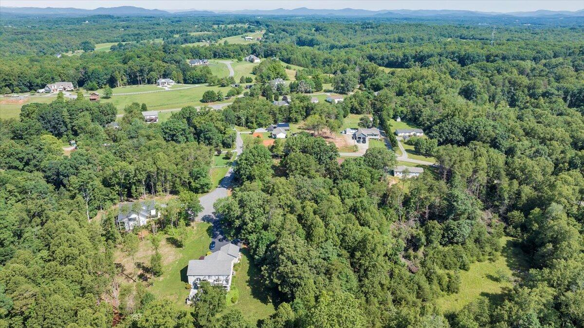 95 Stripers Landing Road Moneta, VA 24121 - Photo 17 of 27 09-DJI_20250620084000_0007_D_MIB