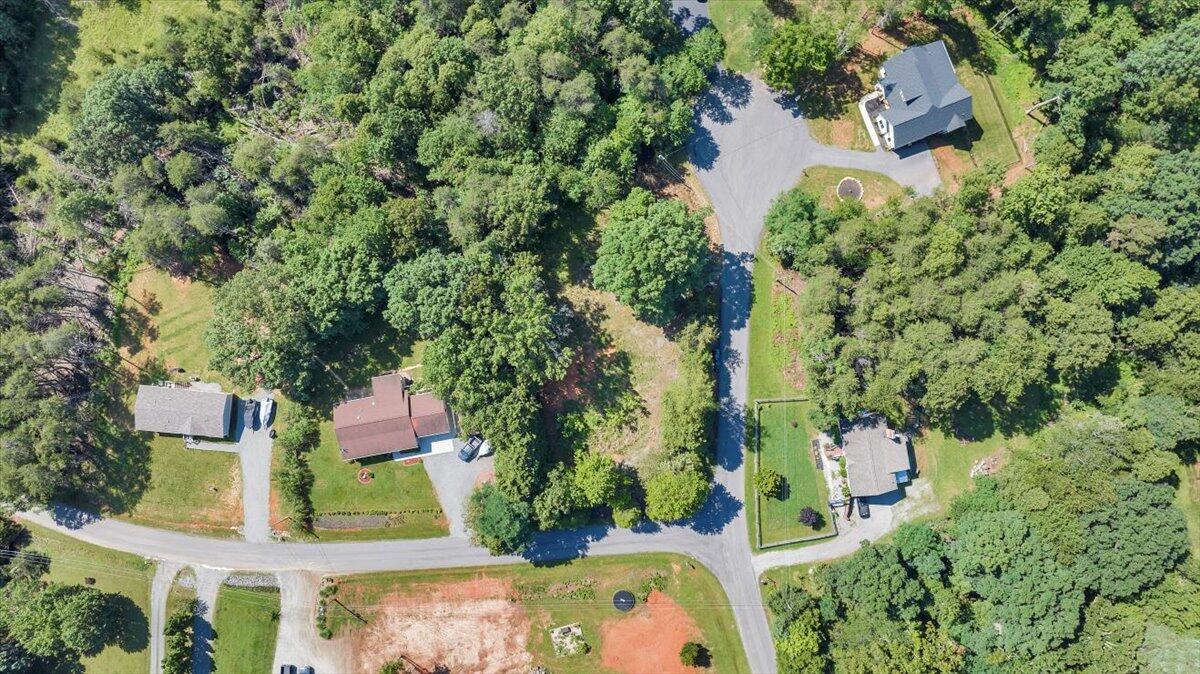 95 Stripers Landing Road Moneta, VA 24121 - Photo 7 of 27 27-DJI_20250620084613_0026_D_MIB