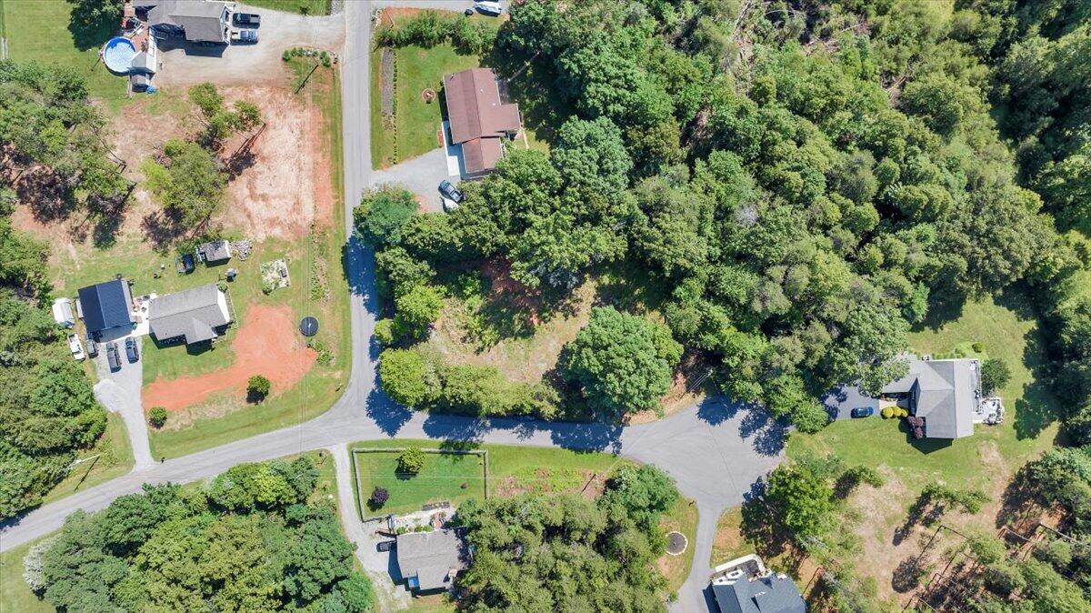 95 Stripers Landing Road Moneta, VA 24121 - Photo 8 of 27 26-DJI_20250620084601_0025_D_MIB