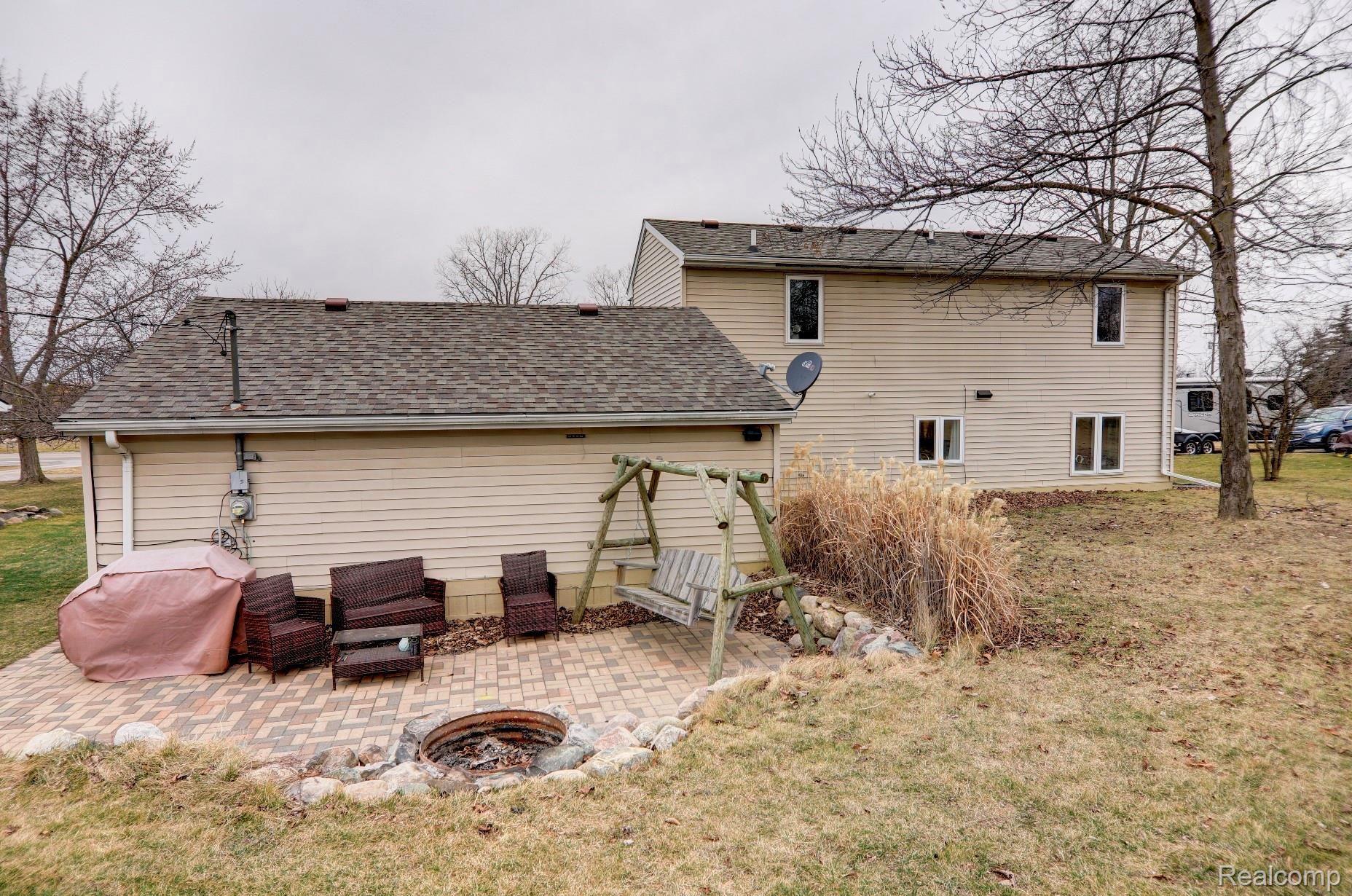 8075 Fenton Road Grand Blanc, MI 48439 - Photo 19 of 19 Exterior 2.jpg