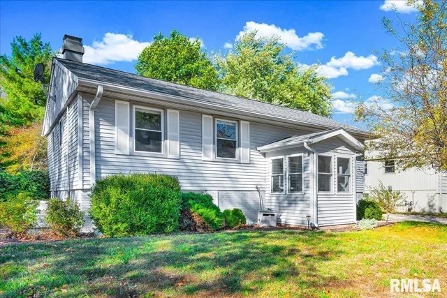 $187,000 | 1905 Memorial Drive, Pekin, IL 61554