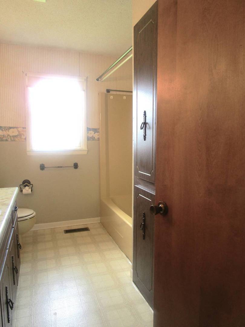 306 College Boulevard Carmi, IL 62821 - Photo 15 of 23 a bathroom with a granite countertop shower