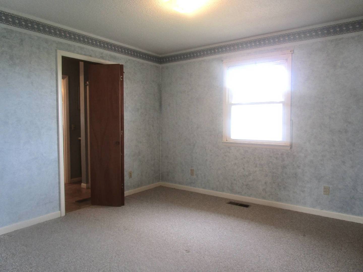 306 College Boulevard Carmi, IL 62821 - Photo 17 of 23 an empty room with windows